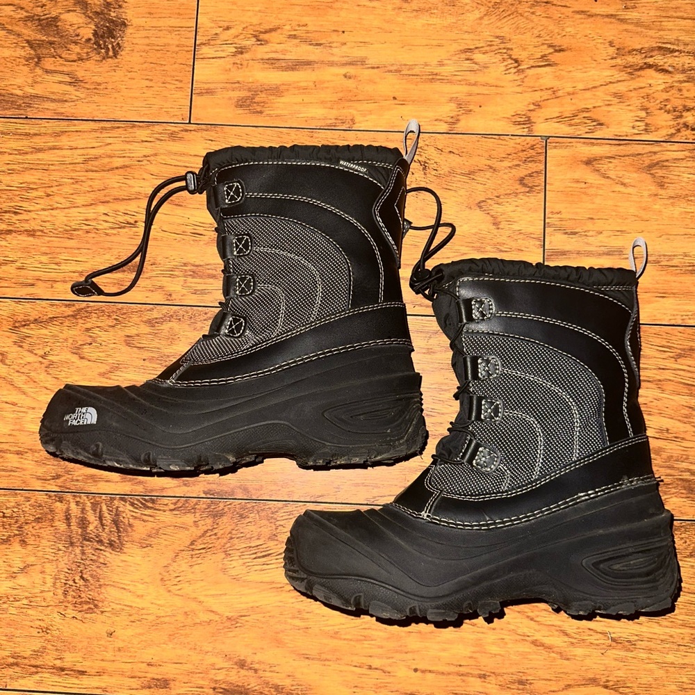 The Northface Winter Snow Boots Size 5 Kids